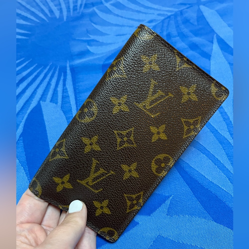 Louis Vuitton check book cover, good condition, 3 credit card slots